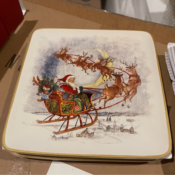 Pottery Barn Nostalgic Winter Forrest Appetizer Plates - Set of 4 - NIB - Picture 5 of 10